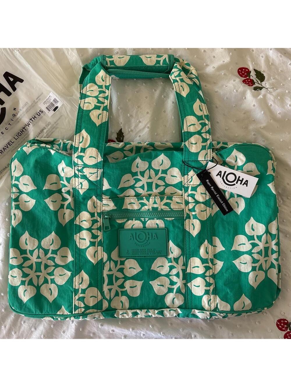 ALOHA Collection Hilo Weekender in Grove from the Big Show Honolulu Oʻahu 2026